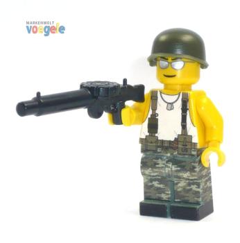 CustomBricks Figure US. GI Soldier with Gun made of LEGO bricks