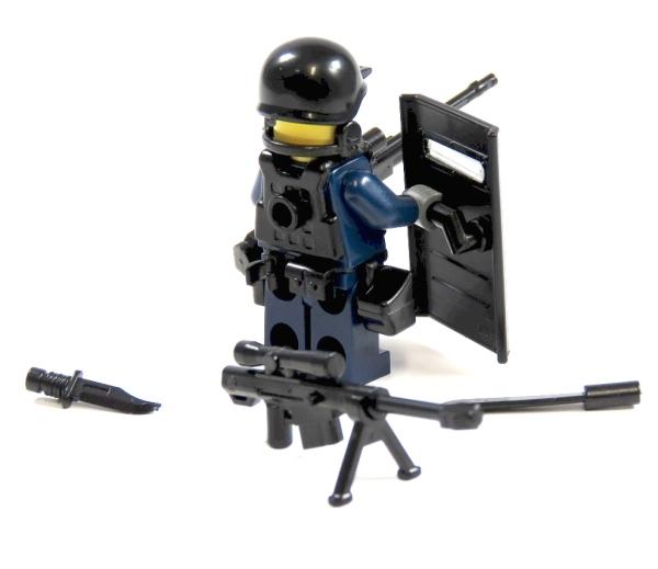 CustomBricks Figure SWAT with Weapen made of LEGO bricks