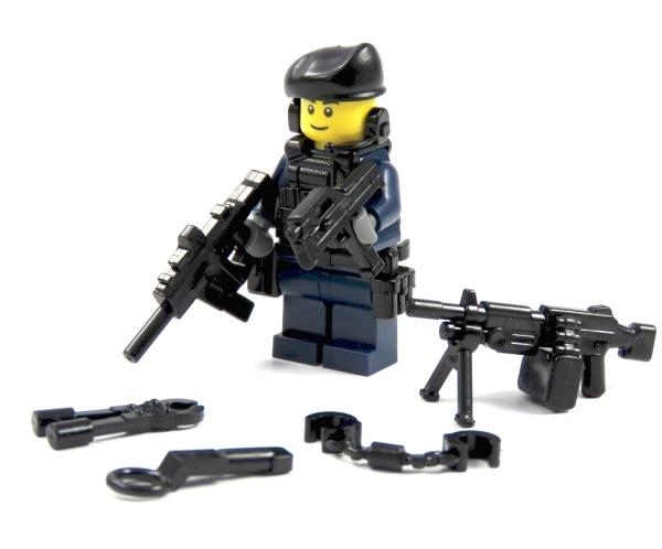 CustomBricks Figure SWAT with Weapen made of LEGO bricks  with cap and gun