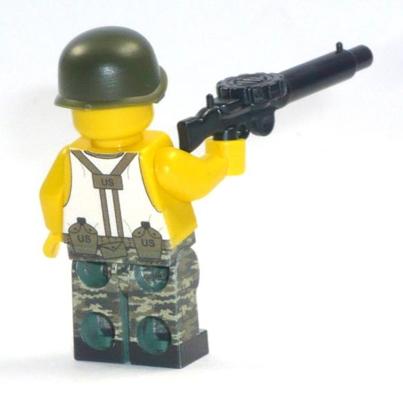 CustomBricks Figure US. GI Soldier with Gun made of LEGO bricks